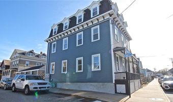 668 Thames St 2, Newport, RI 02840