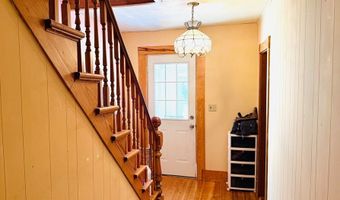 27 Warwick Ave, Athol, MA 01331