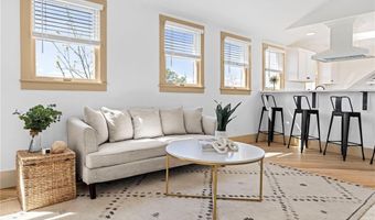 18 Barney St 3, Newport, RI 02840
