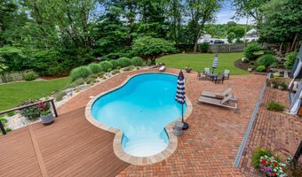 6 Trimbleford Ln, Middletown, NJ 07748