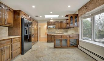 260 Oakridge Ln, Albertson, NY 11507