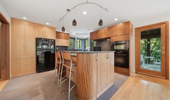 10 Eaton Rd, Amherst, NH 03031