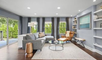 10 Roxbury Rd, Madison, WI 53704