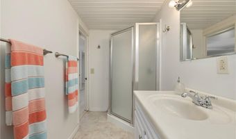 39 Highland Ave, Narragansett, RI 02882