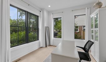 414 N MONROE St, Arlington, VA 22201