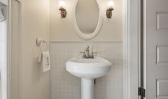 177 Main St A, Amesbury, MA 01913