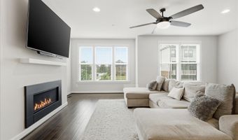 43392 WHITEHEAD Ter, Ashburn, VA 20148