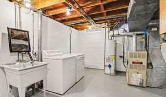 624 Susan Dr, Ann Arbor, MI 48103