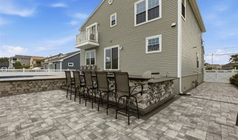 30 Berger Ave, Amityville, NY 11701