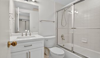 9209 VENDOME Dr, Bethesda, MD 20817