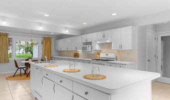 14 Harbor View Dr, Atlantic Highlands, NJ 07716