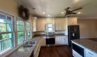 11 Treat St, Belfast, ME 04915