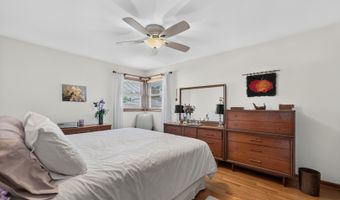 89 S Clarendon Ave, Addison, IL 60101