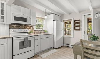 51 Osceola Ave, Narragansett, RI 02882