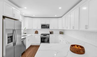 11 W Park Ave, Belford, NJ 07718