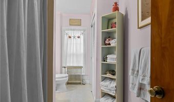 46 CHASTELLUX Ave M6, Newport, RI 02840