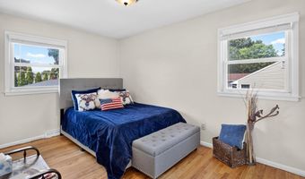 33 Hawthorne Ct, Albany, NY 12211