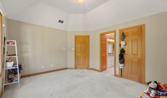 1760 W Whispering Ct, Addison, IL 60101