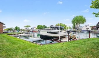7202 Harbor Dr, Algonac, MI 48001