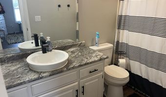 829 Rosemary Ave, Aurora, MO 65605