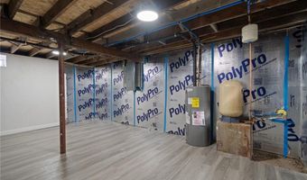 20 Maple Ct, Hopkinton, RI 02804