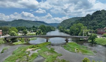 342 S Monroe St, Alderson, WV 24910