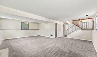409 Maplewood Dr, Antioch, IL 60002