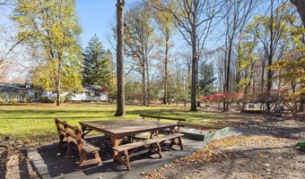 25 Edgebrook Ln, Airmont, NY 10952