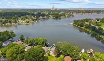 7580 BEACH Dr, Pasadena, MD 21122