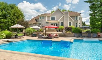 81 Crest Dr, Cranston, RI 02921