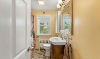 32 Waterman Ave, Johnston, RI 02919