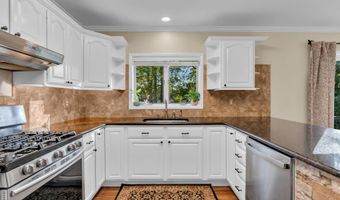 65 Serpentine Dr, Bayville, NJ 08721