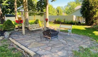 869 MOSS CANYON Dr, Amherst, OH 44001
