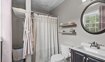 105 Amy Dr, Cranston, RI 02921