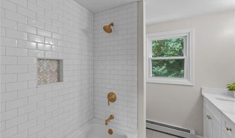 21 Hope Hill Ter, Cranston, RI 02921