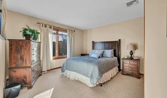 6 Lyndenwood Dr, Brookfield, CT 06804