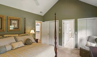 4 Catesby Ln, Bedford, NH 03110