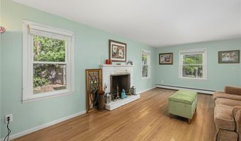34 Terrace Dr, East Greenwich, RI 02818