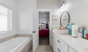 7424 Northwood Dr, Benton, AR 72019