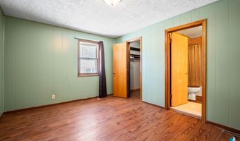 207 W 3rd St, Alcester, SD 57004