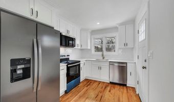 33 Silverpine Dr, Amityville, NY 11701