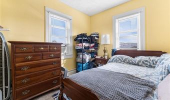 2 Chilton St, Bristol, RI 02809
