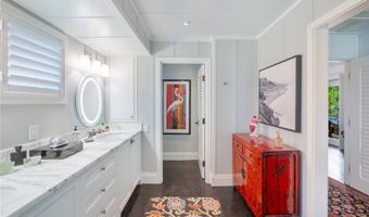 1586 Mokulua Dr, Kailua, HI 96734