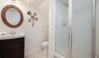 231 Maple Ave 204, Newport, RI 02840