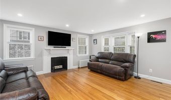 22 Franconia Dr, Cranston, RI 02920