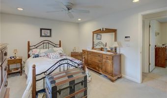 60 North St, Cranston, RI 02920