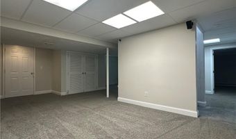 8 Linden St, Bristol, RI 02809