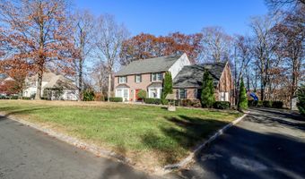 11 Greenknoll Dr, Brookfield, CT 06804