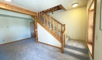 300 Round Up Ln, Bakersfield, MO 65609