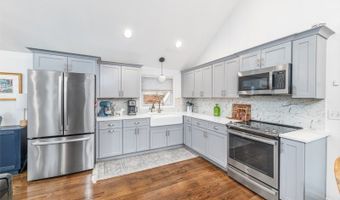 361 E Lakeshore Dr, Alloway, NJ 07422